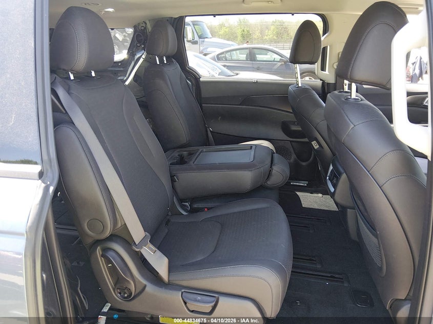 2025 KIA CARNIVAL MPV HYBRID auction photo 8