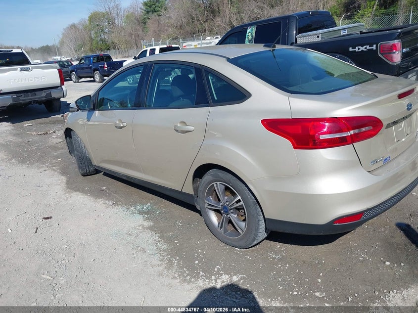 1FADP3FEXHL335459 2017 Ford Focus 1.0 Se beige