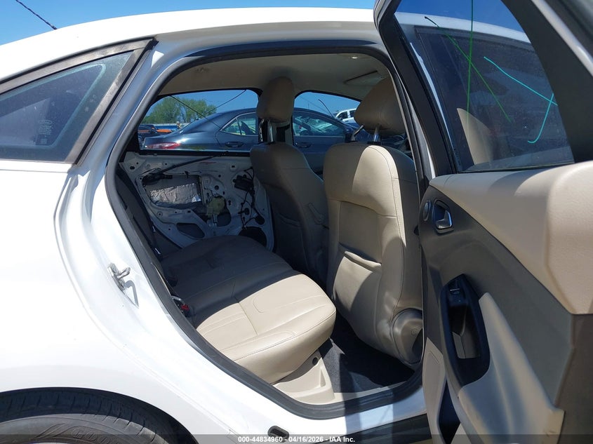2012 Ford Focus 2.0 Sel white Lot 111044834960 Vin 1FAHP3H26CL138446