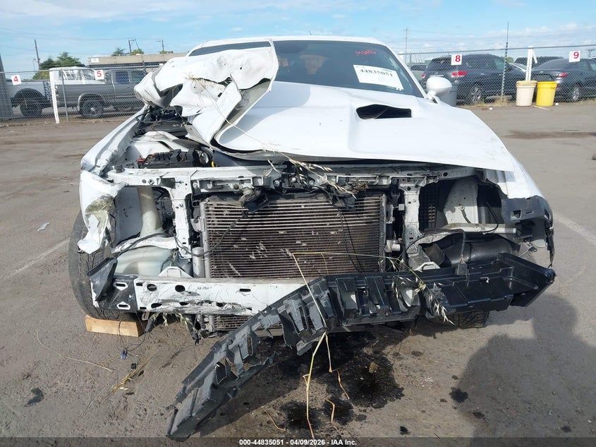 2C3CDZAG5GH176764 2016 Dodge Challenger 3.6 Sxt white