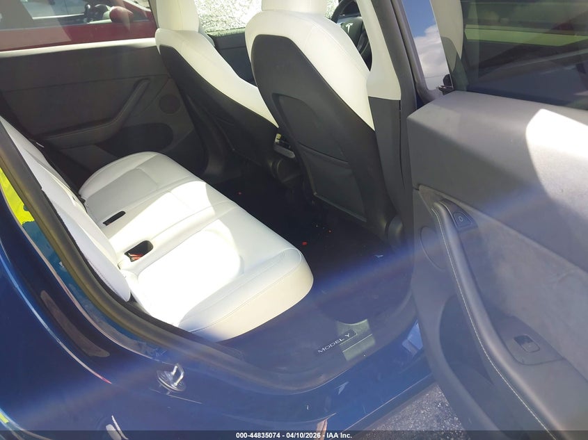 2024 TESLA MODEL Y ELECTRIC(VIN: 7SAYGDEF1RA285373