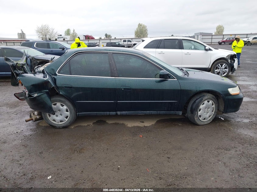 2000 Honda Accord 2.3 Lx VIN: 1HGCG5643YA130460 Lot: 44835244