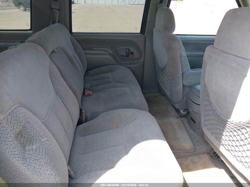 1999 Chevrolet Suburban 1500 Lt VIN: 3GNFK16R2XG125353 Lot: 44835495