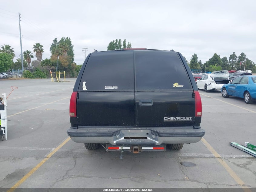 1999 Chevrolet Suburban 1500 Lt VIN: 3GNFK16R0XG228335 Lot: 44835591