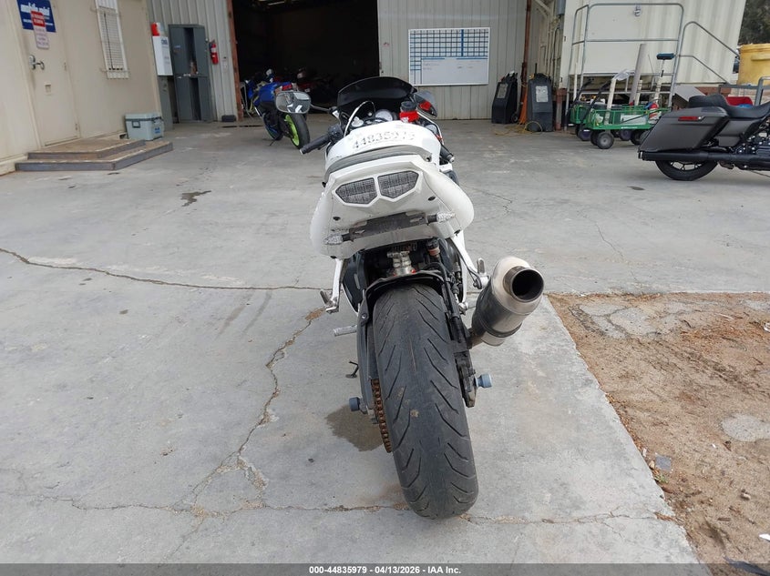 2005 Yamaha Yzf-R6 VIN: LOT-1-44835979 Lot: 44835979