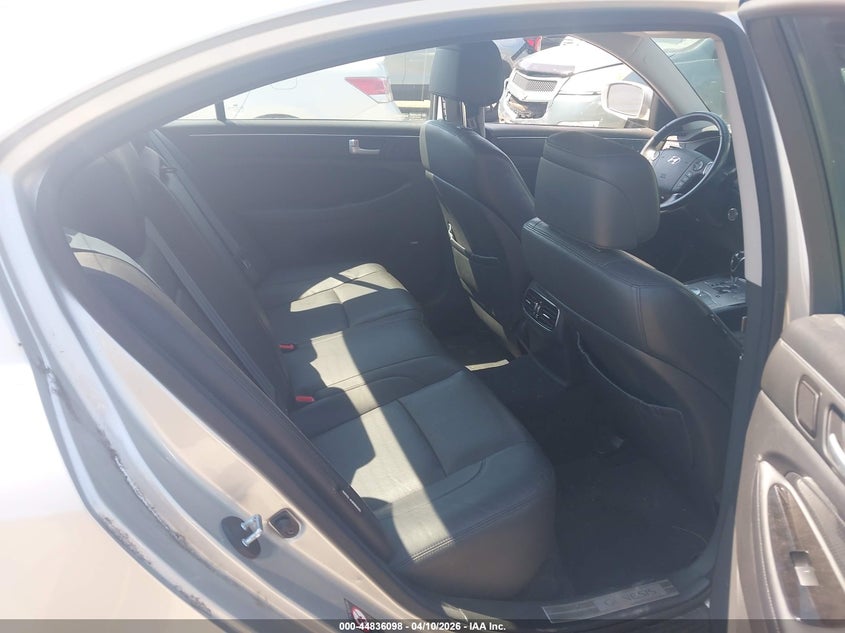 2013 Hyundai Genesis 3.8 VIN: KMHGC4DD5DU253738 Lot: 44836098