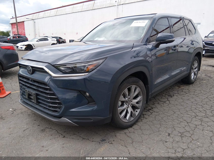 2024 TOYOTA GRAND HIGHLANDER auction photo 2