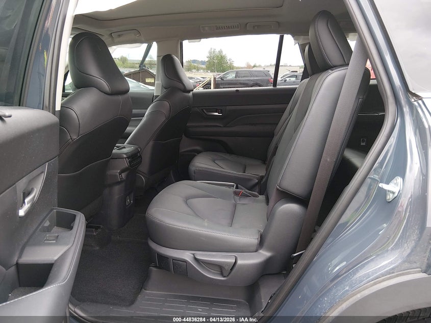 2024 TOYOTA GRAND HIGHLANDER auction photo 8