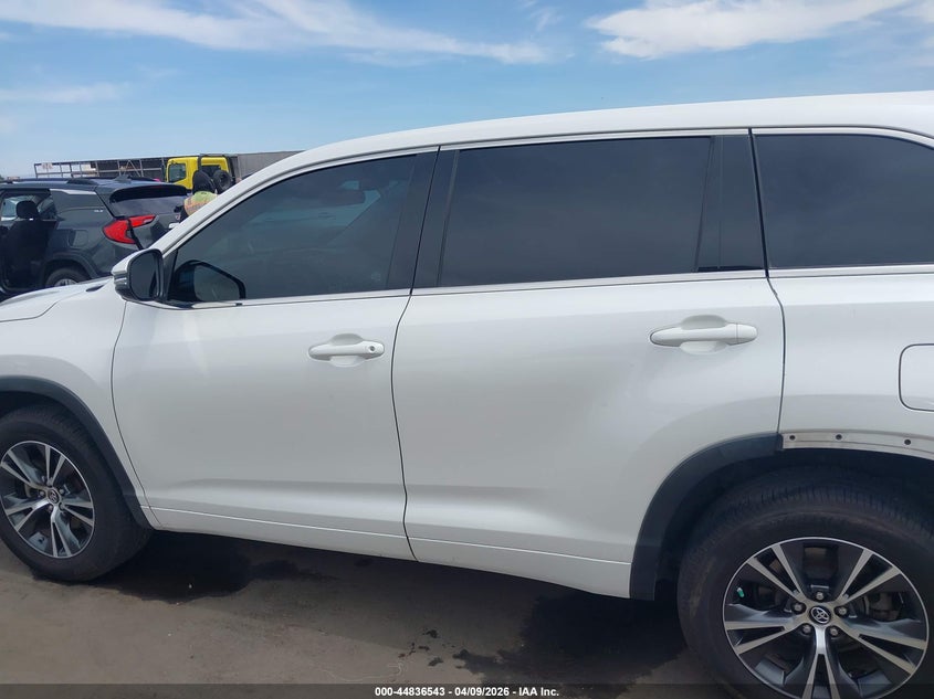 2017 Toyota Highlander 3.5 Le Plus white Lot 111044836543 Vin 5TDZZRFH3HS222166