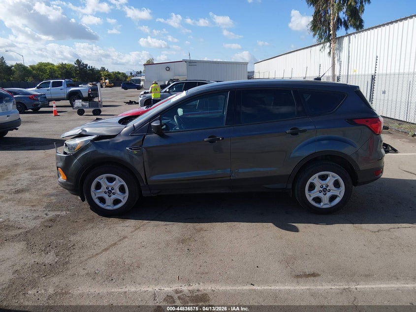 2019 Ford Escape 2.5 S grey Lot 111044836575 Vin 1FMCU0F72KUC27901