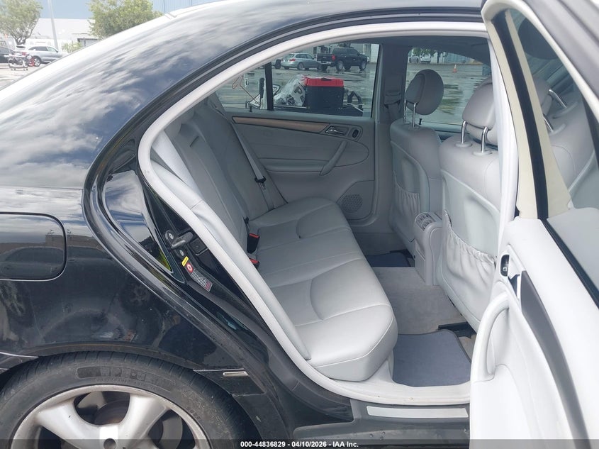 2004 Mercedes-Benz C 230 Kompressor Sport/Sport VIN: WDBRF40J54F544663 Lot: 44836829