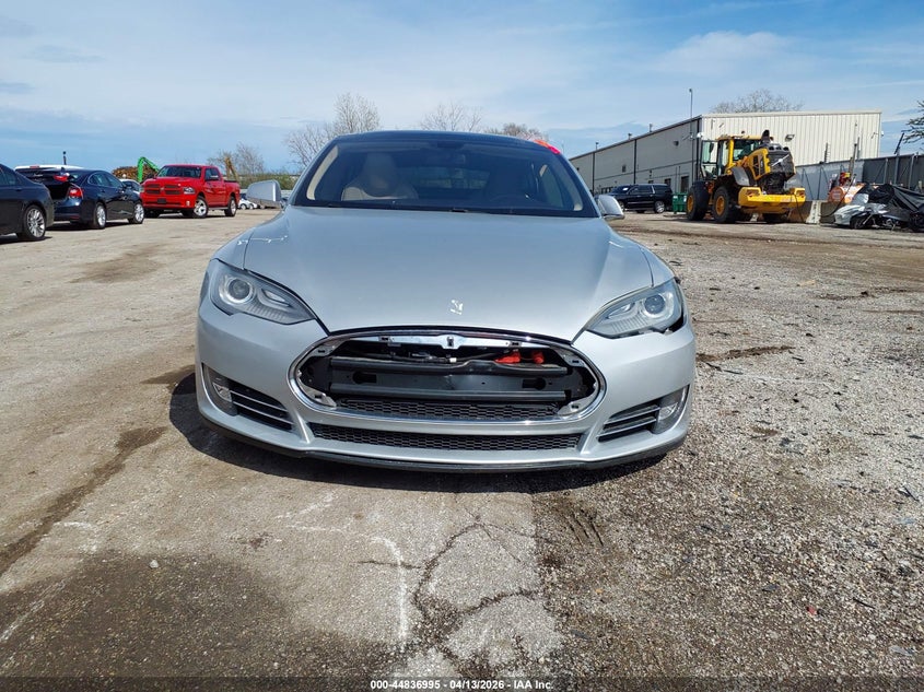2013 Tesla Model S Performance VIN: 5YJSA1DP8DFP05798 Lot: 44836995