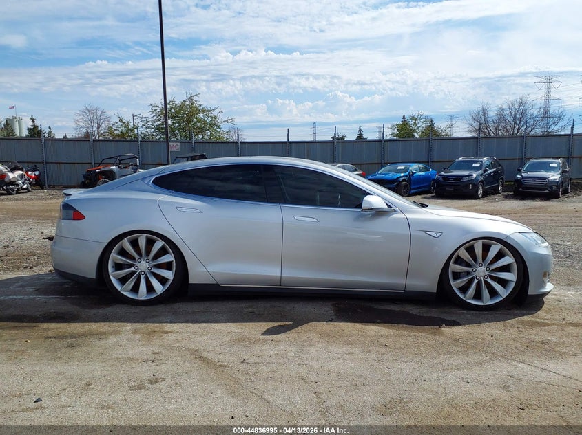 2013 Tesla Model S Performance VIN: 5YJSA1DP8DFP05798 Lot: 44836995