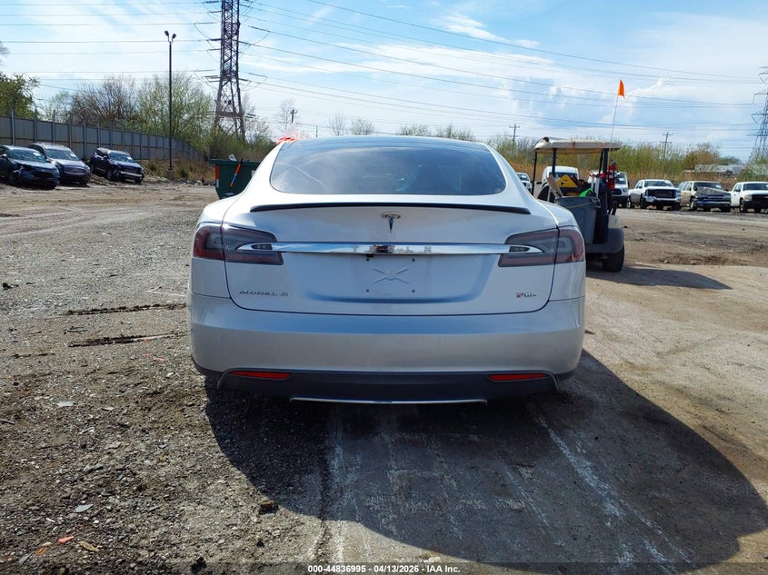 2013 Tesla Model S Performance VIN: 5YJSA1DP8DFP05798 Lot: 44836995