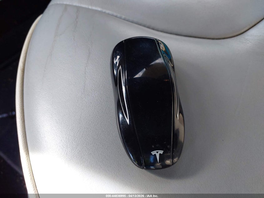 2013 Tesla Model S Performance VIN: 5YJSA1DP8DFP05798 Lot: 44836995