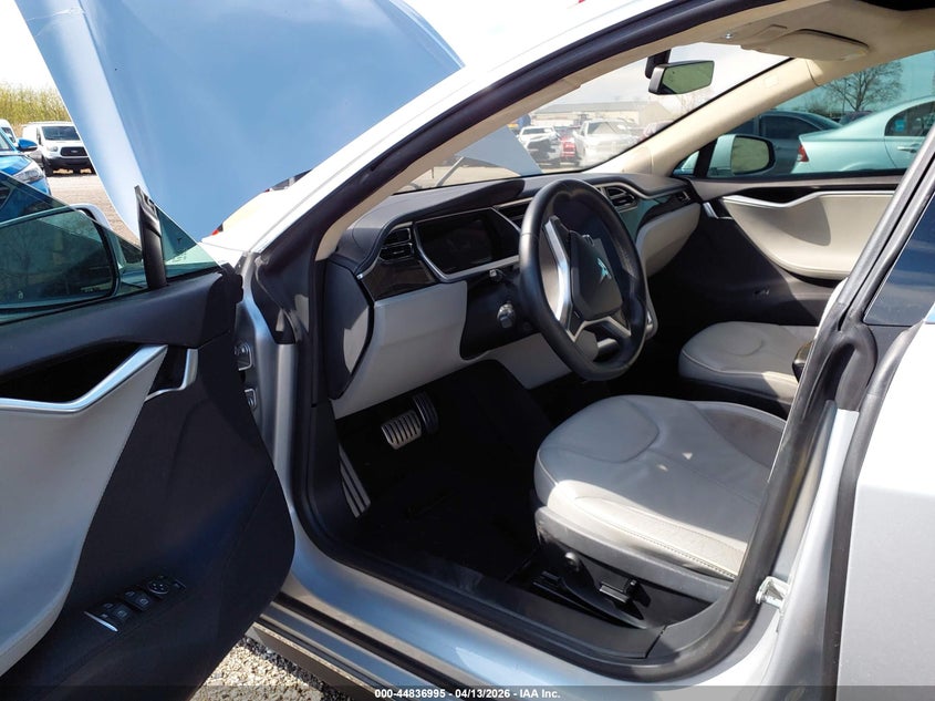 2013 Tesla Model S Performance VIN: 5YJSA1DP8DFP05798 Lot: 44836995