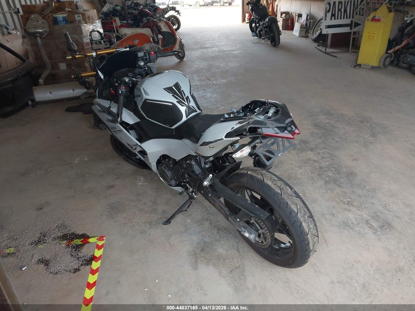 2025 Kawasaki Ninja Kawasaki Ex500 silver Lot 111044837165 Vin ML5EXGG17SDA59631