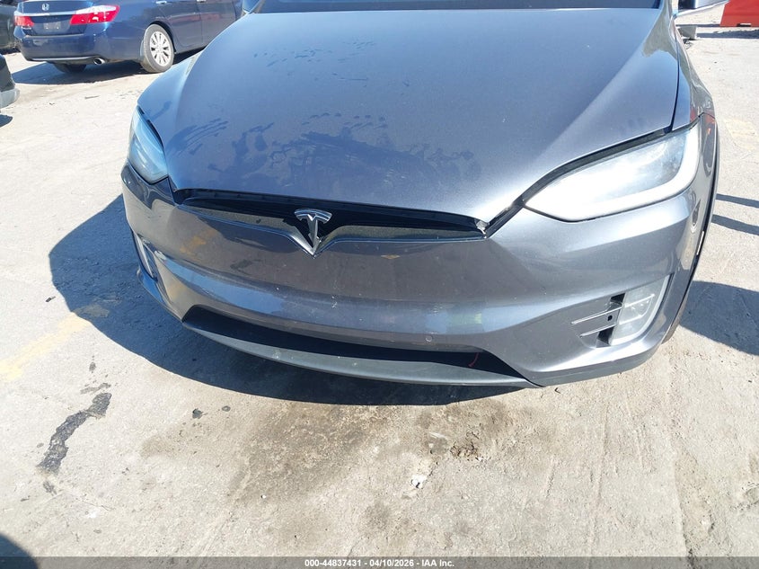 2018 Tesla Model X 100D/75D/P100D VIN: 5YJXCAE41JF126104 Lot: 44837431