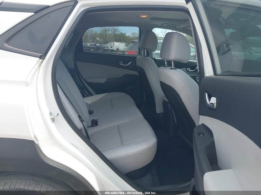 2022 Hyundai Kona Sel VIN: KM8K3CAB0NU899746 Lot: 44837564