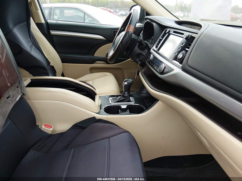 2016 Toyota Highlander Le Plus V6