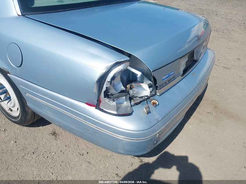 FORD CROWN VICTORIA 2003 VIN 2FAHP74W13X150068