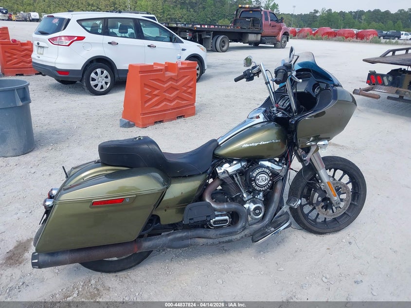 2017 Harley-Davidson Fltrxs Road Glide Special VIN: 1HD1KTC13HB631280 Lot: 44837824