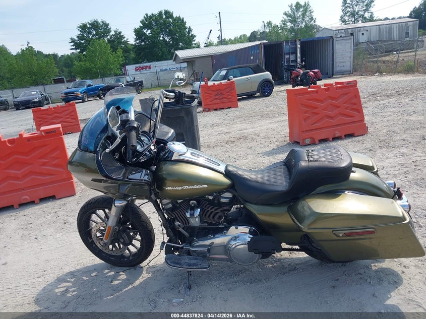 2017 Harley-Davidson Fltrxs Road Glide Special VIN: 1HD1KTC13HB631280 Lot: 44837824