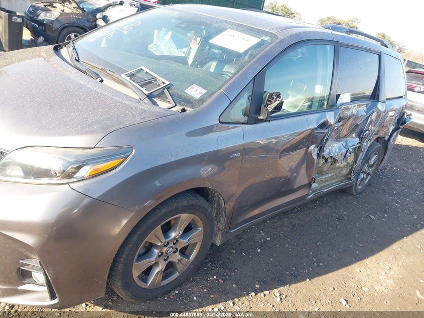 Фото 6 - TOYOTA SIENNA