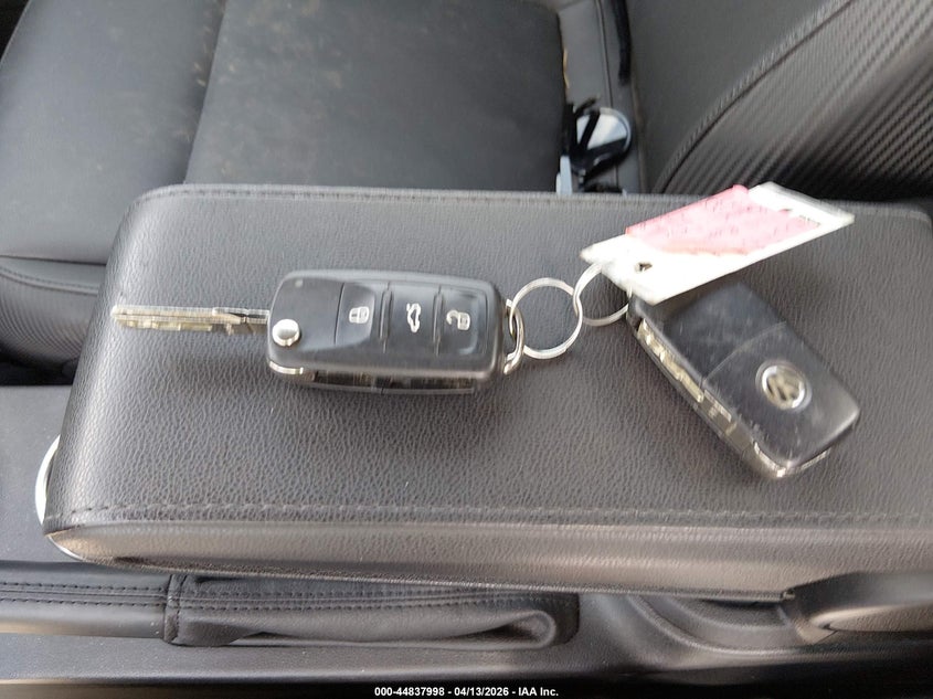 2014 Volkswagen Beetle 1.8T VIN: 3VWJ17AT1EM654574 Lot: 44837998