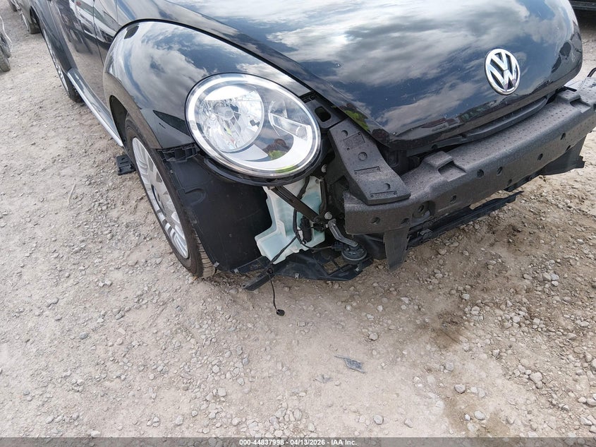 2014 Volkswagen Beetle 1.8T VIN: 3VWJ17AT1EM654574 Lot: 44837998