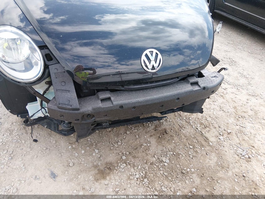 2014 Volkswagen Beetle 1.8T VIN: 3VWJ17AT1EM654574 Lot: 44837998