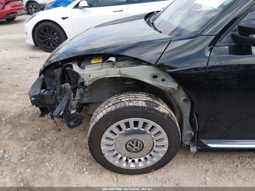 2014 Volkswagen Beetle 1.8T VIN: 3VWJ17AT1EM654574 Lot: 44837998