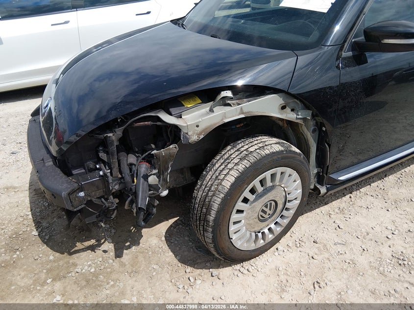 2014 Volkswagen Beetle 1.8T VIN: 3VWJ17AT1EM654574 Lot: 44837998