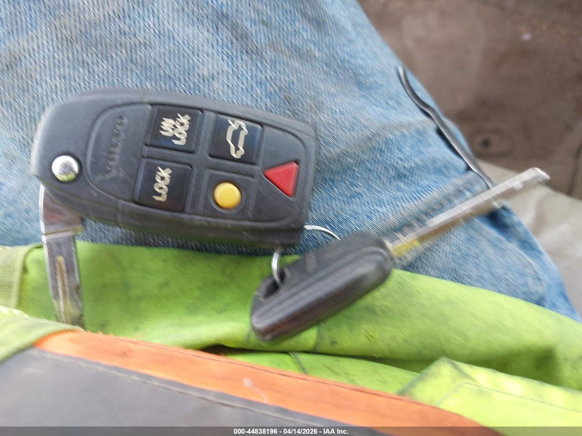 2004 Volvo S80 2.5T VIN: YV1TS59H241372043 Lot: 44838196