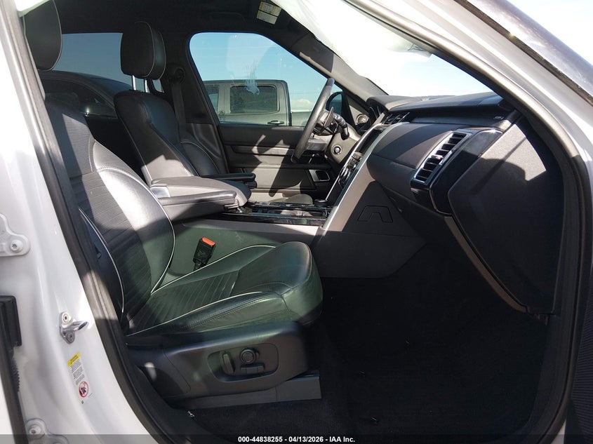 2017 Land Rover Discovery Hse VIN: SALRRBBV1HA045240 Lot: 44838255