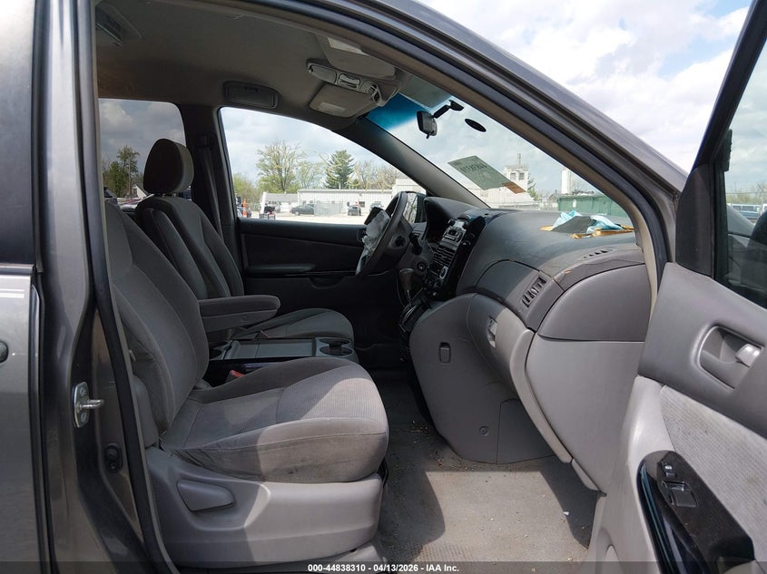 2004 Toyota Sienna Le