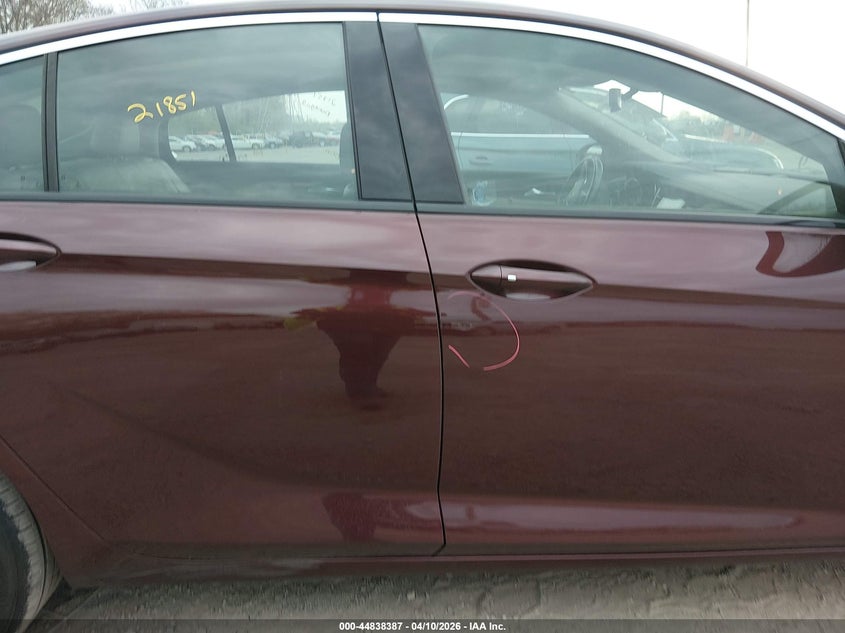 2018 Buick Regal Sportback Essence VIN: W04GP6SX0J1135850 Lot: 44838387