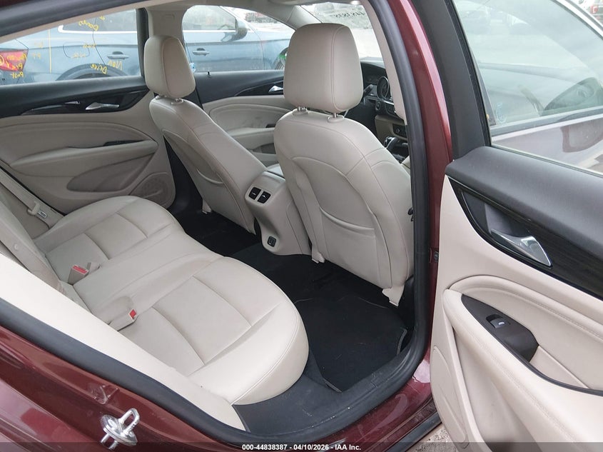 2018 Buick Regal Sportback Essence VIN: W04GP6SX0J1135850 Lot: 44838387