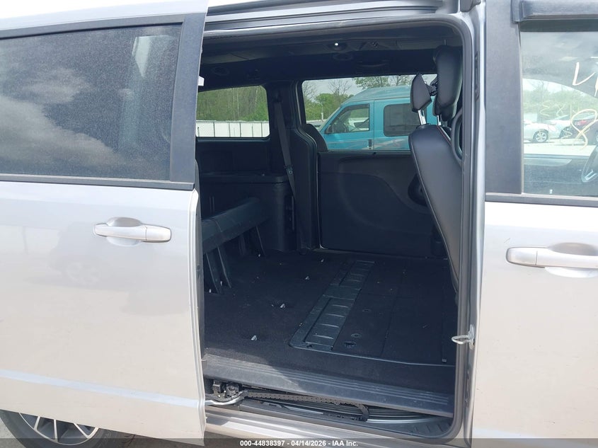 2C4RDGEG8KR578799 2019 Dodge Caravan 3.6 Grand Gt grey