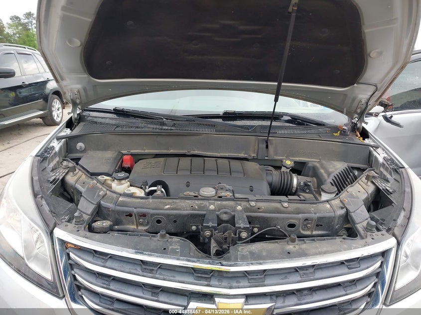 2017 Chevrolet Traverse 3.6 1Lt silver Lot 111044838457 Vin 1GNKVGKD9HJ335273