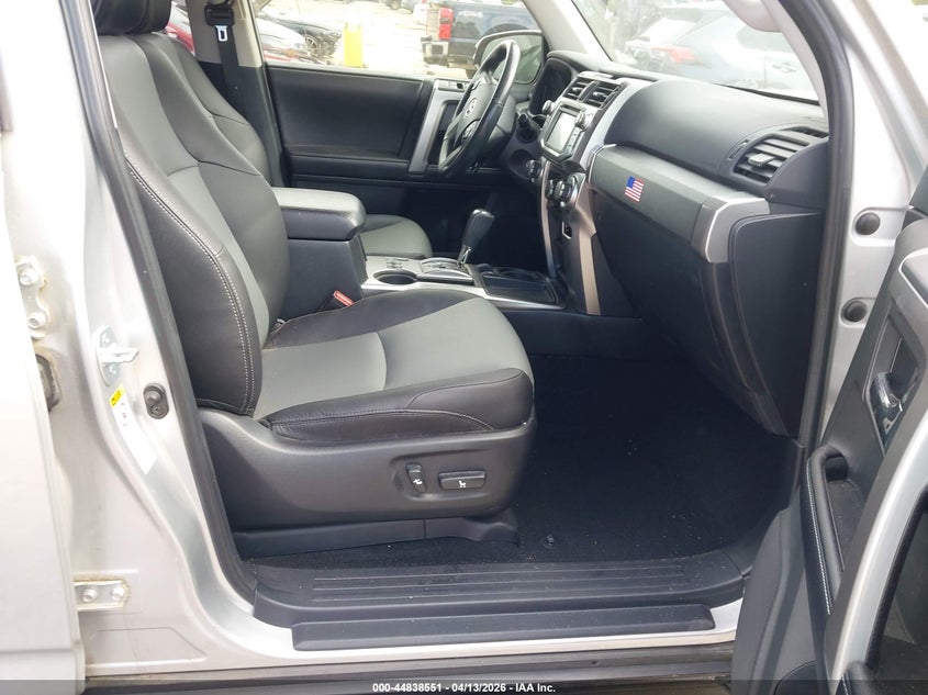 2017 TOYOTA 4RUNNER auction photo 5