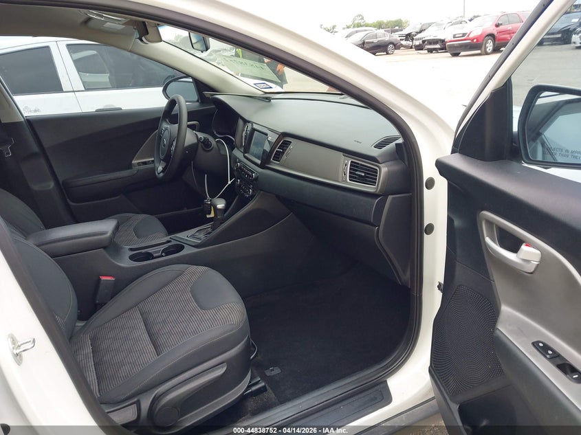 2019 Kia Niro 1.6 Lx white Lot 111044838752 Vin KNDCB3LC1K5347650