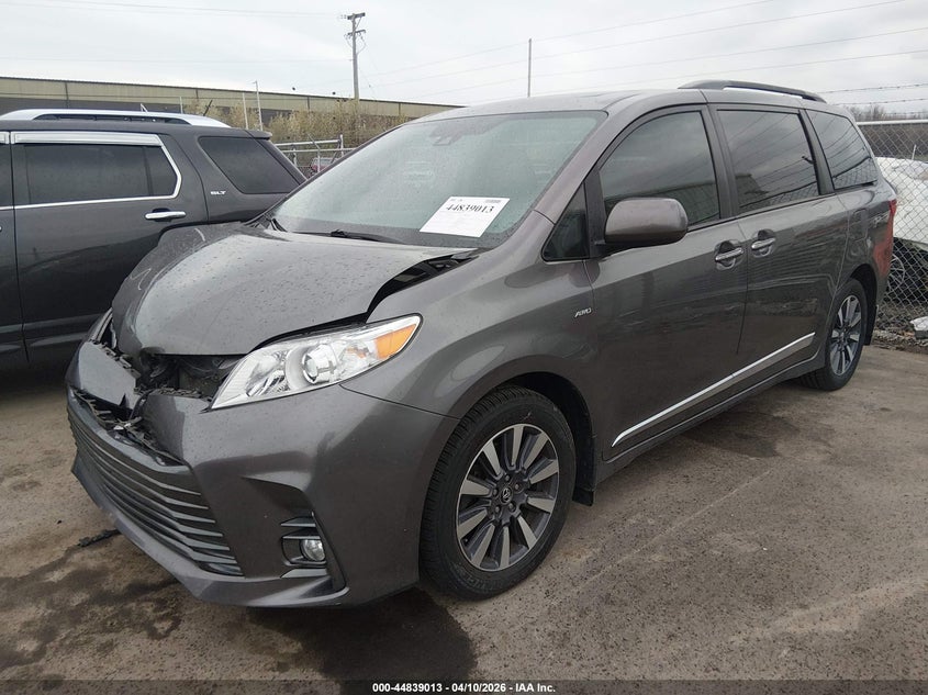 2020 Toyota Sienna Xle