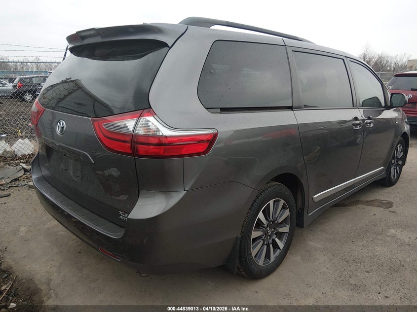 2020 Toyota Sienna Xle