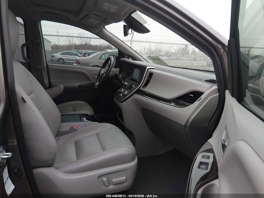 2020 Toyota Sienna Xle