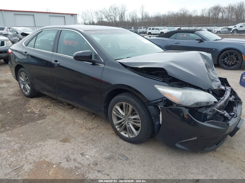 4T1BF1FK1HU392136 2017 Toyota Camry Se auction photo 1