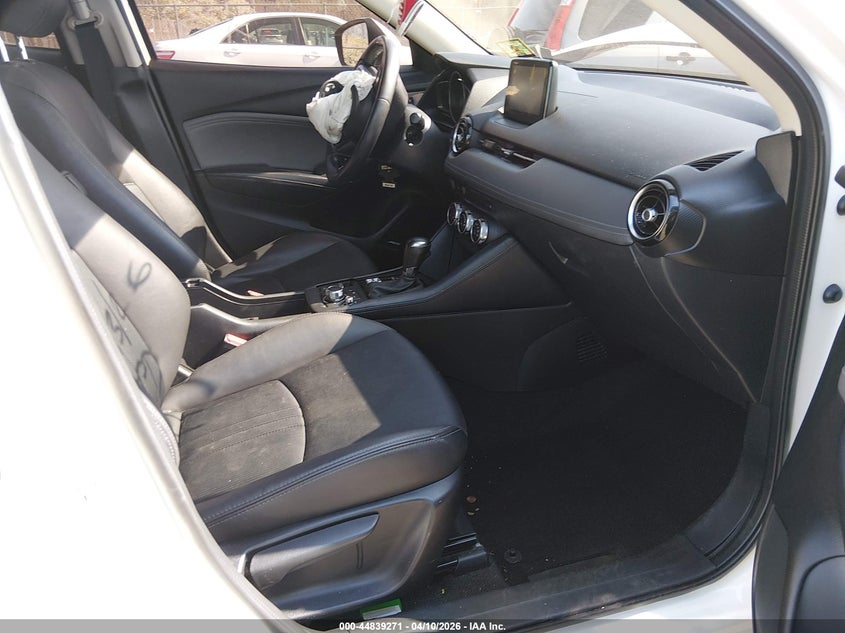 JM1DKFC72K0402497 2019 Mazda Cx-3 2.0 Cx-3 Touring white