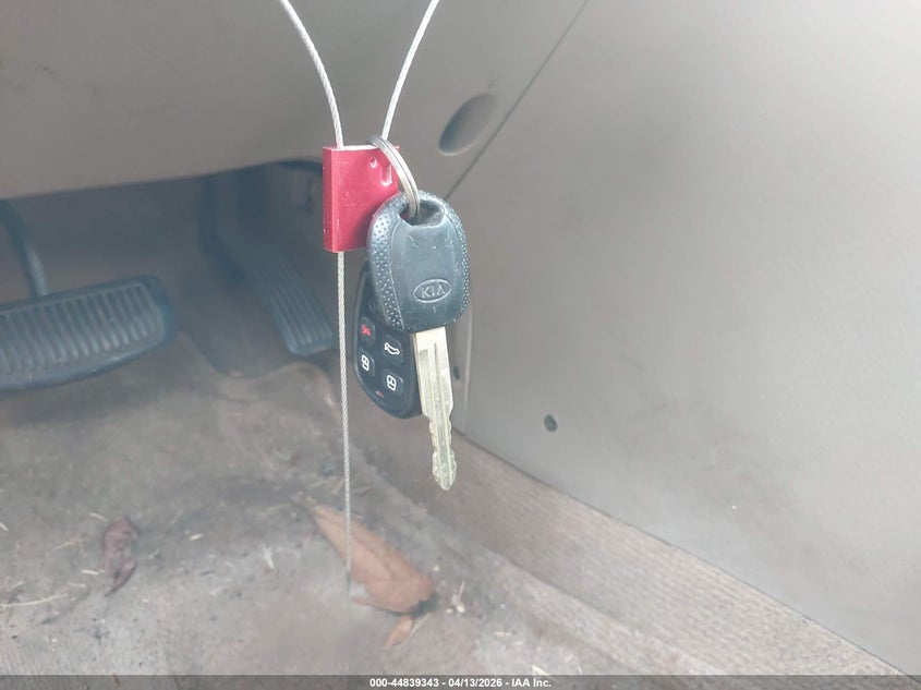 2003 Kia Optima Lx V6/Se V6 VIN: KNAGD128735205797 Lot: 44839343