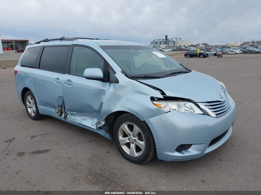 5TDKK3DC9FS602975 2015 Toyota Sienna Le 8 Passenger auction photo 1