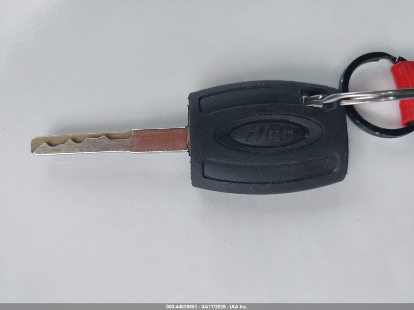 1FADP3FE8JL241246 2018 Ford Focus 1.0 Se white